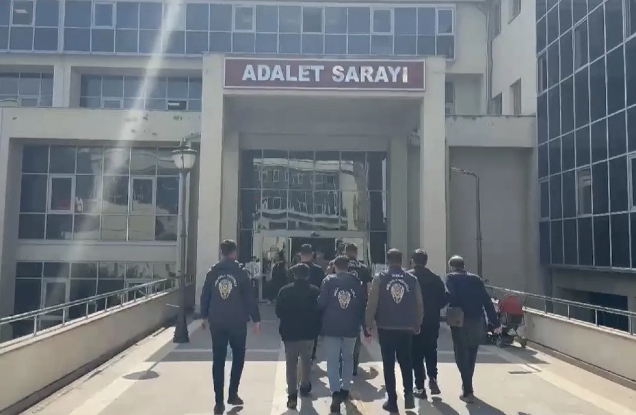 Devlet Büyüklerini Kullanarak Sahte Reklam Yaptılar, Yakalandılar