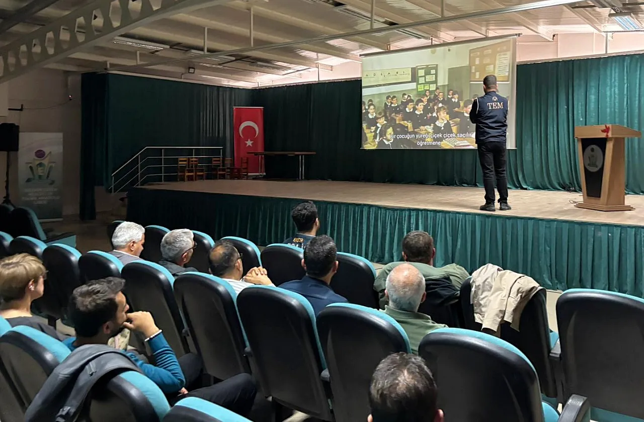 Öğretmenler Gençlik Sizin Eseriniz