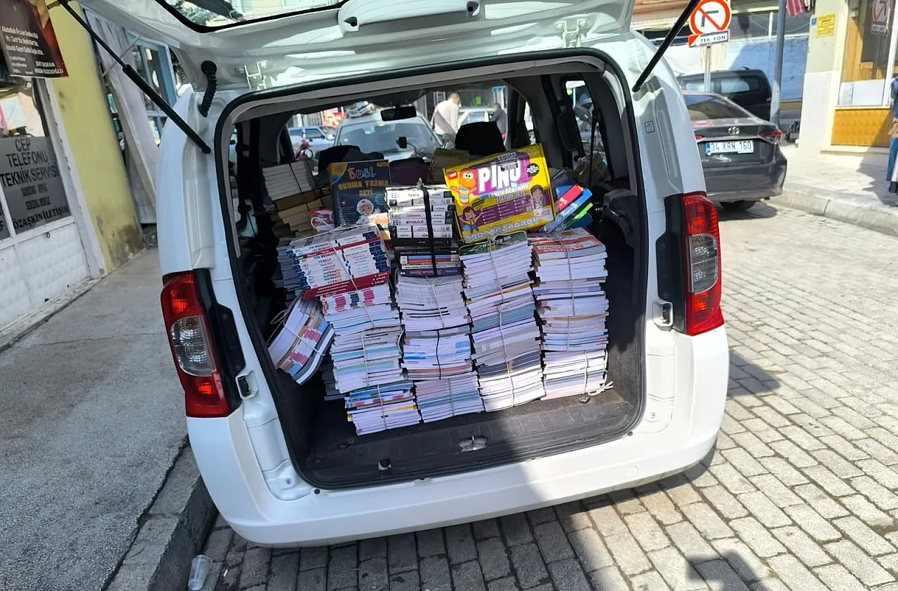 Kurulacak Yeni Kütüphane İçin Tek Başına Elini Taşın Altına Koydu