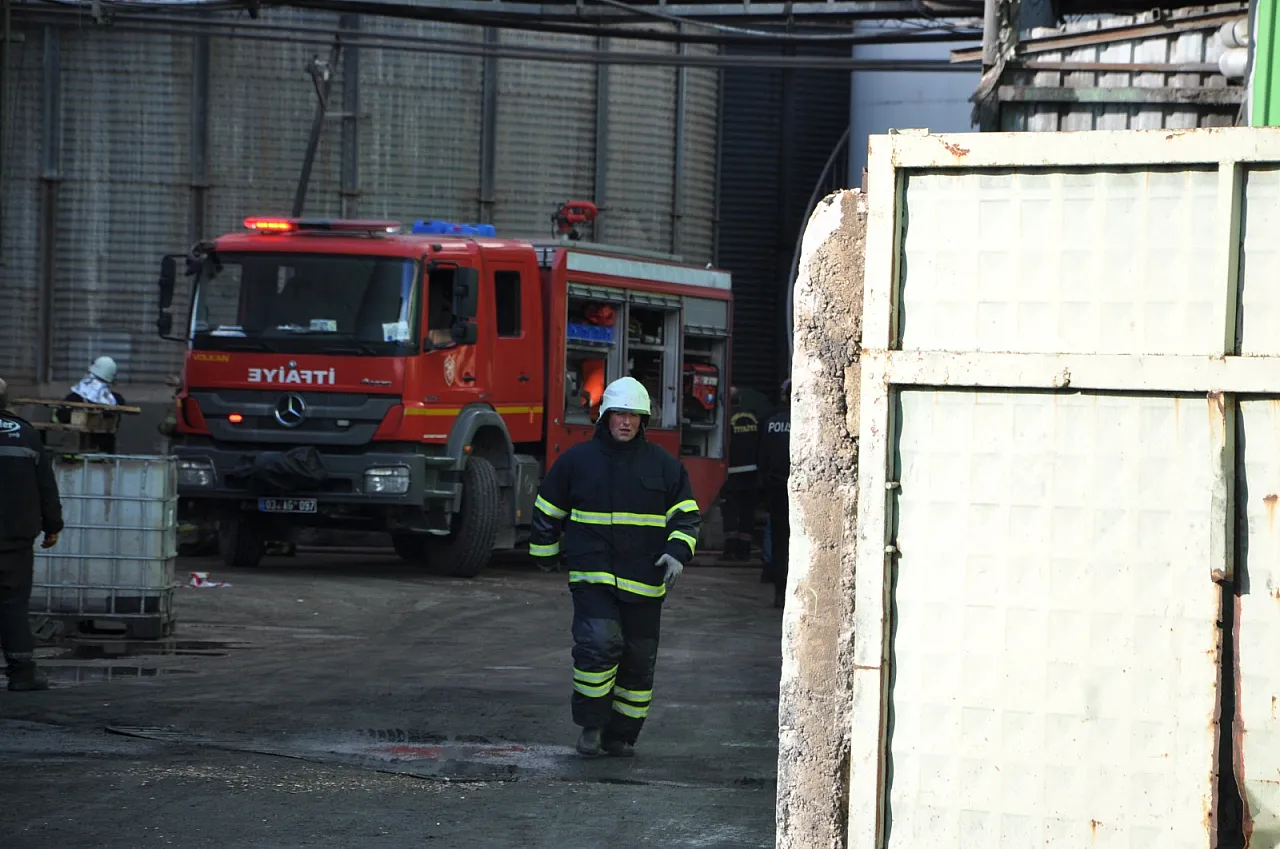 Çiftçiler Yağ Fabrikasında Yine Yangın Çıktı