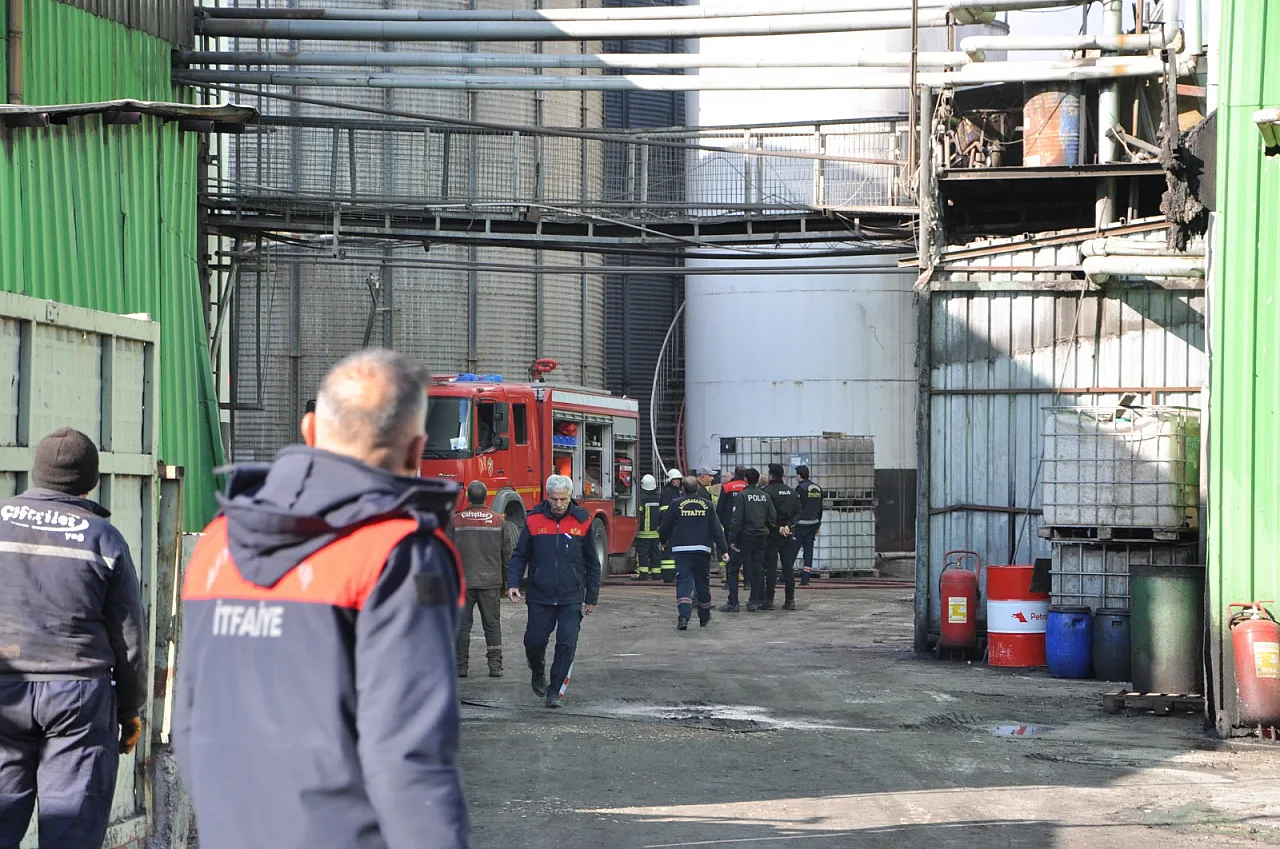 Çiftçiler Yağ Fabrikasında Yine Yangın Çıktı