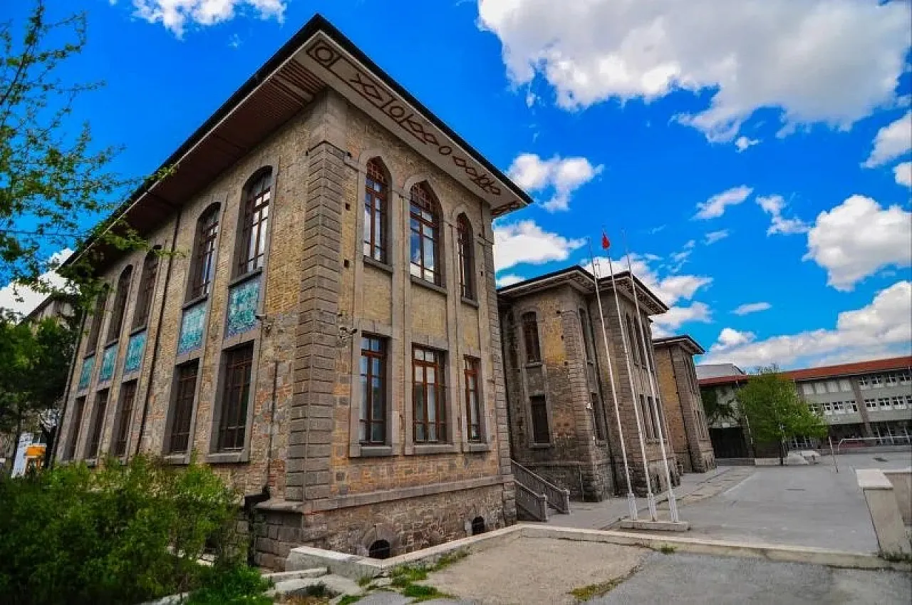 132 Yıllık Tarihi Okulun Mezunları Bir Araya Geldi