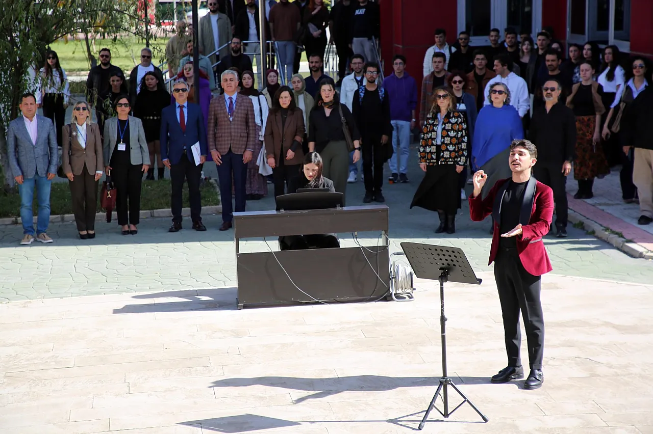 Cumhuriyet Coşkusu Üniversite'de Yaşandı