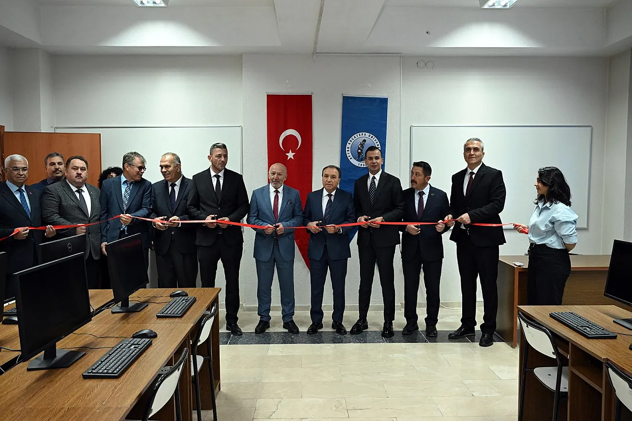 Kurumlar El Ele Verdi, Bilgisayar Laboratuarı Yenilendi