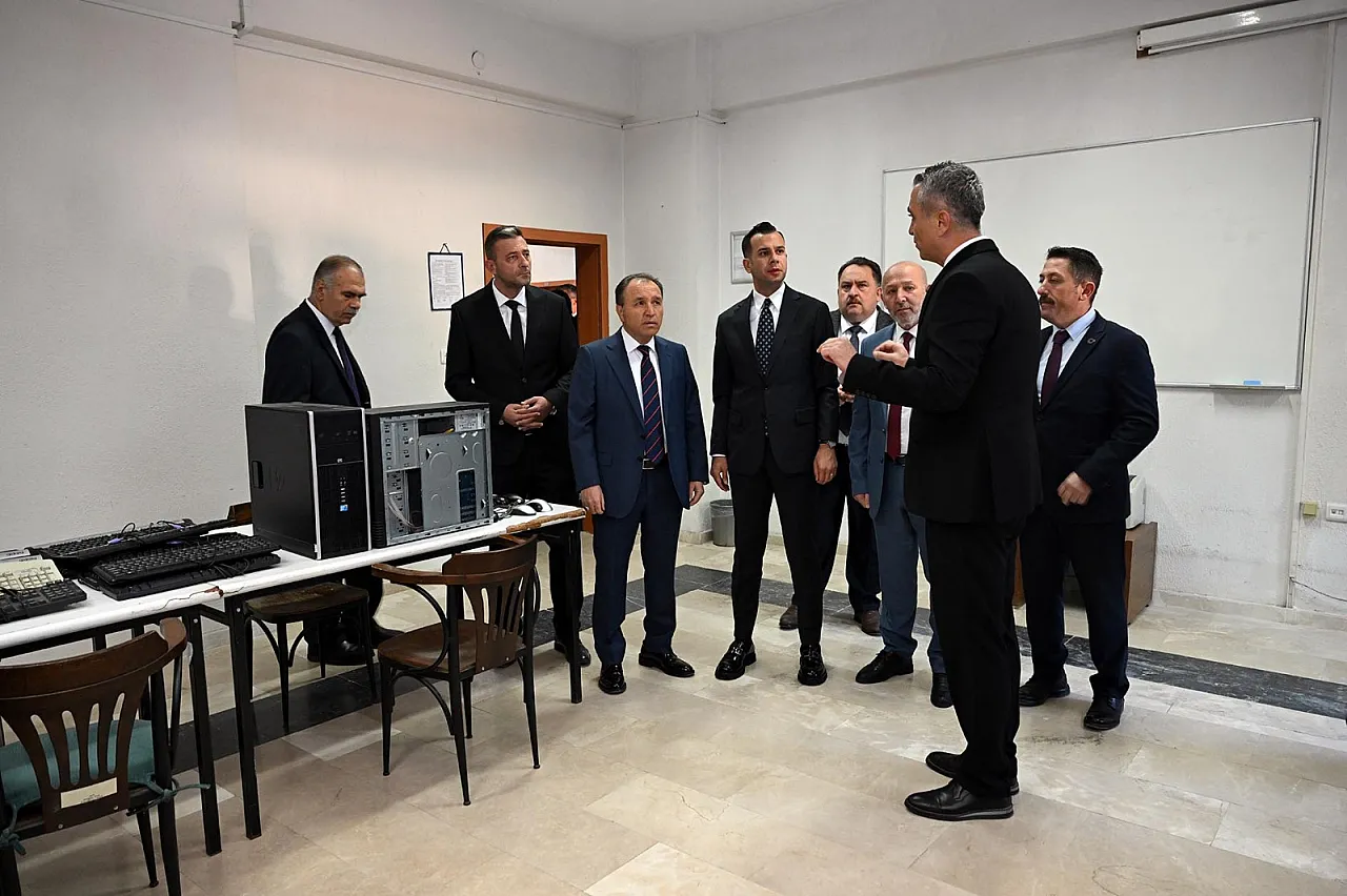 Kurumlar El Ele Verdi, Bilgisayar Laboratuarı Yenilendi