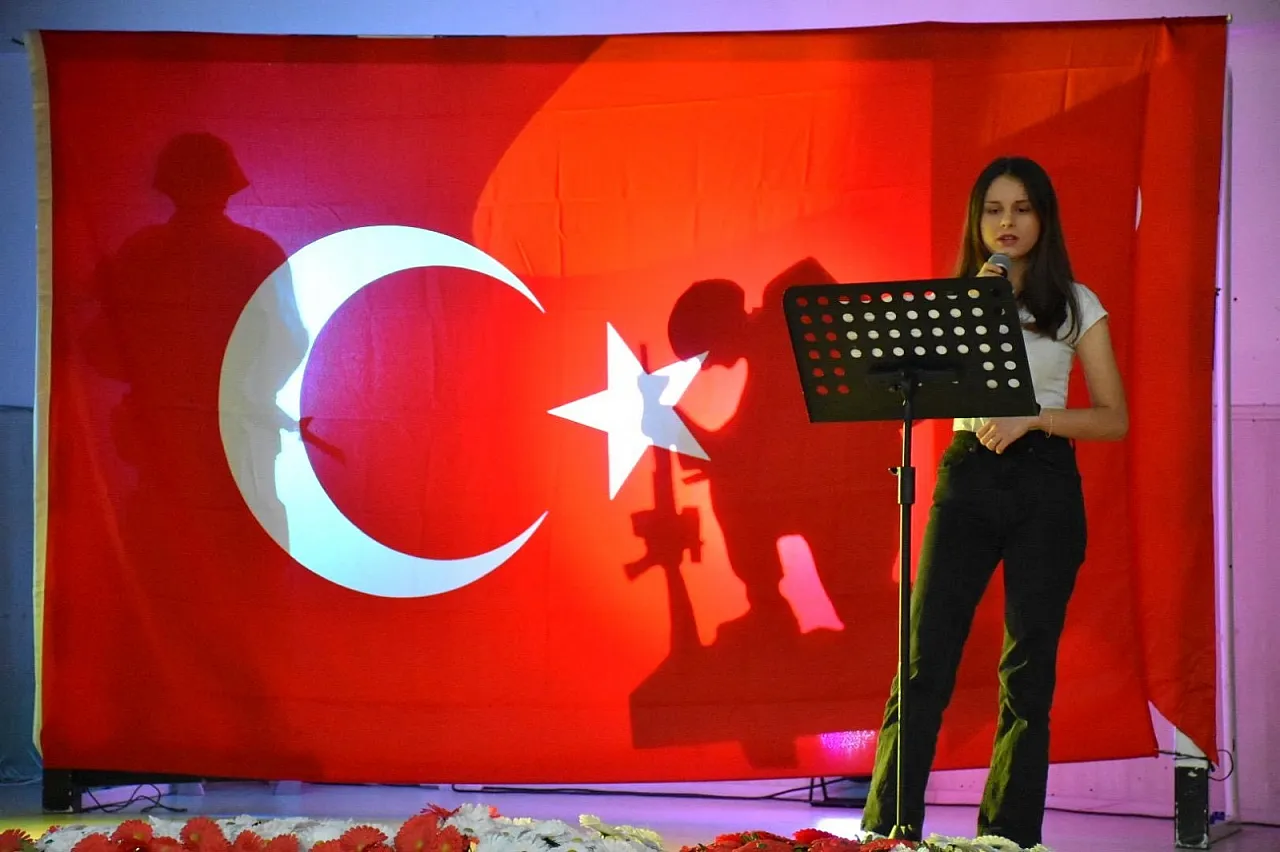 Vatan Aşkı İçin Dizeler Coştu