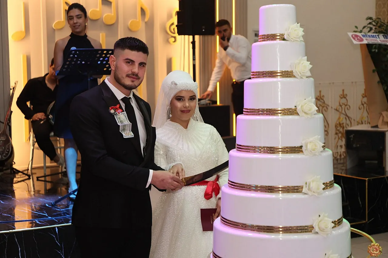 Afyon'da Düğün Törenine Protokol Akını