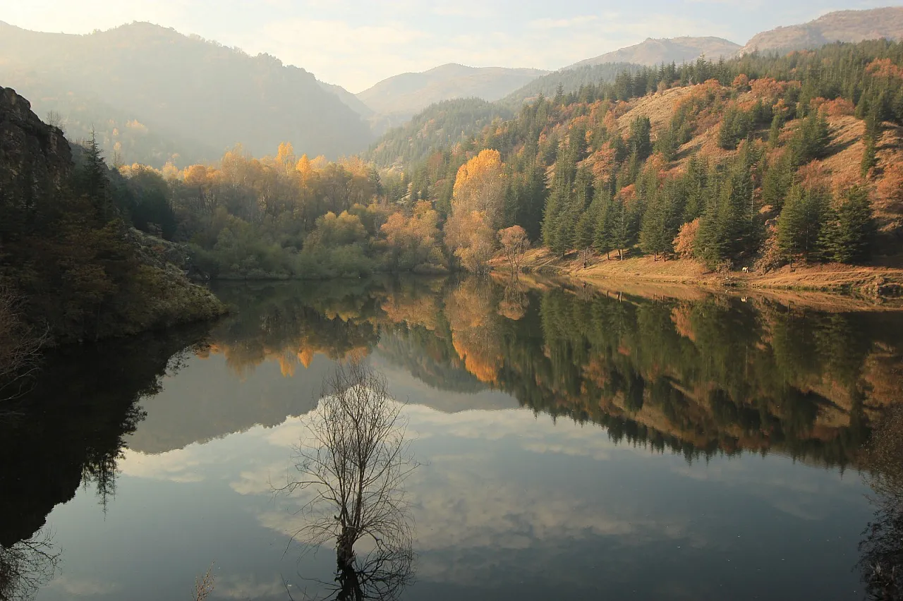 Sis Bulutlarının Gökyüzüne Yükseldiği Anlar Görsel Şölen Oluşturdu