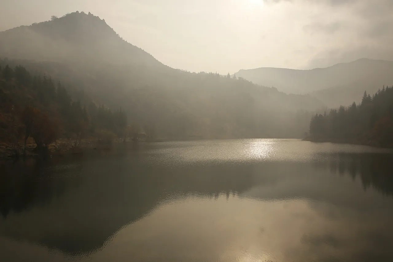 Sis Bulutlarının Gökyüzüne Yükseldiği Anlar Görsel Şölen Oluşturdu