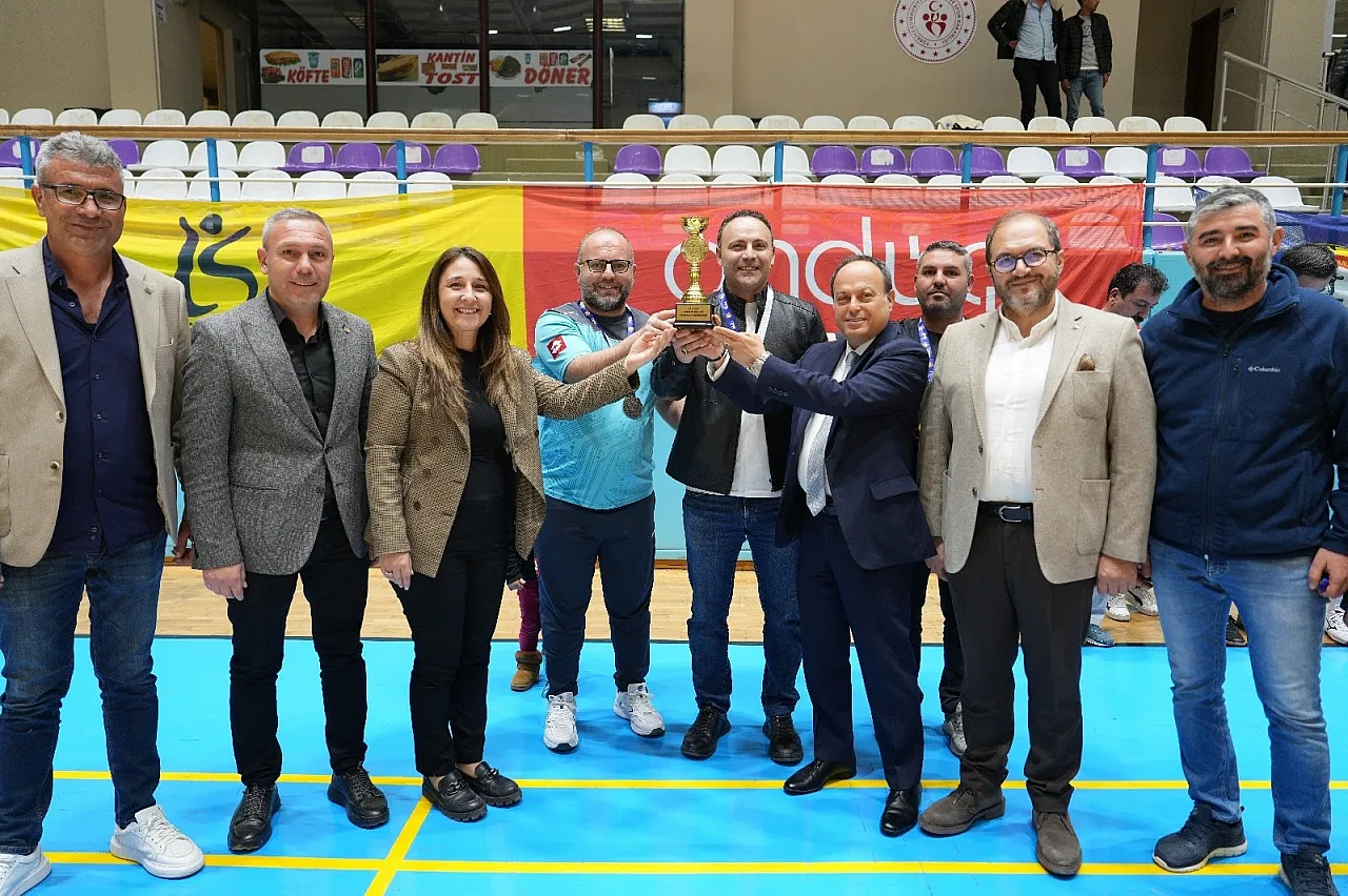 Voleybolun şampiyonu Sandıklı TSO
