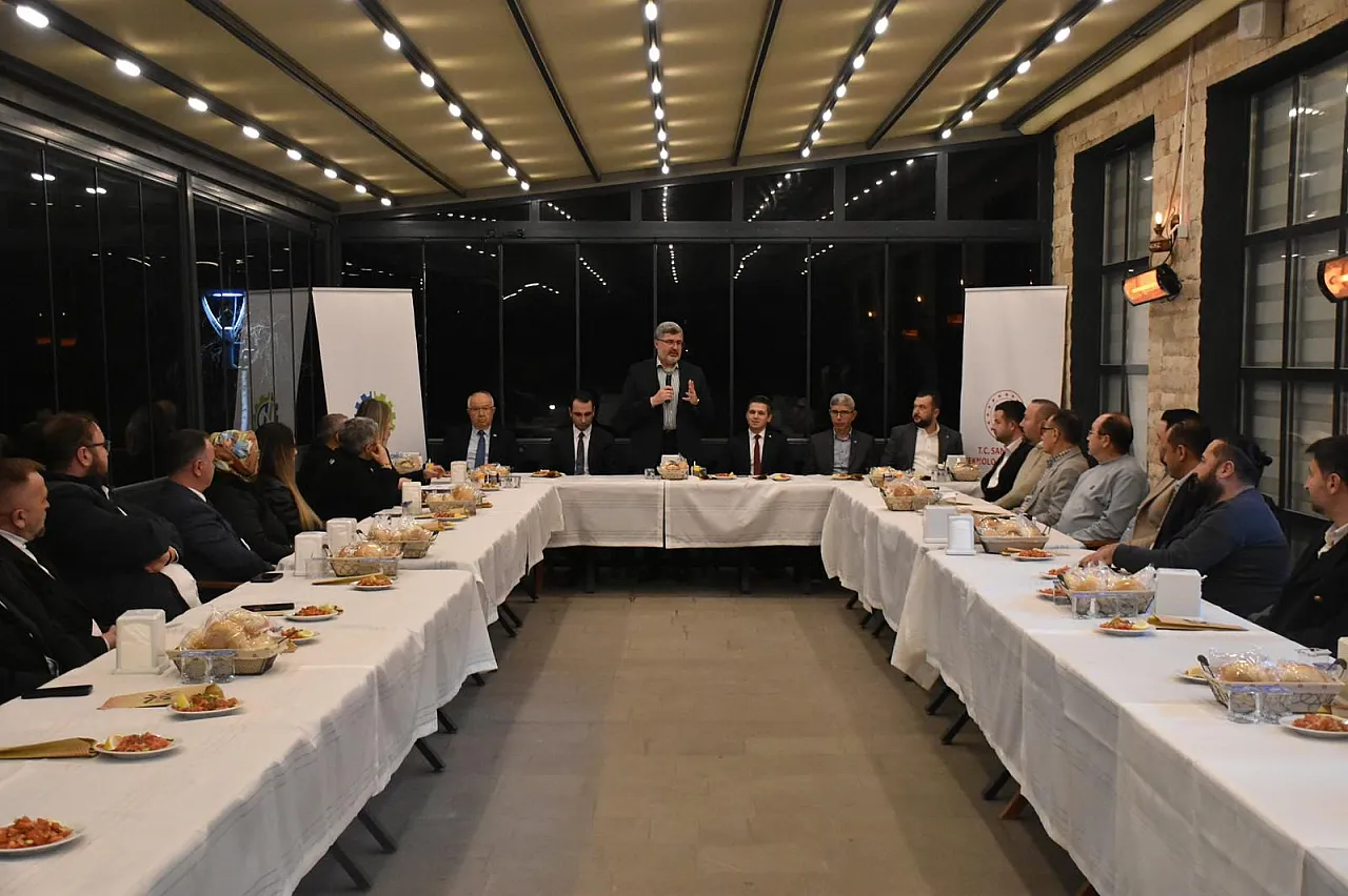 'Hizmet Lafla Değil İcraatla Olur'