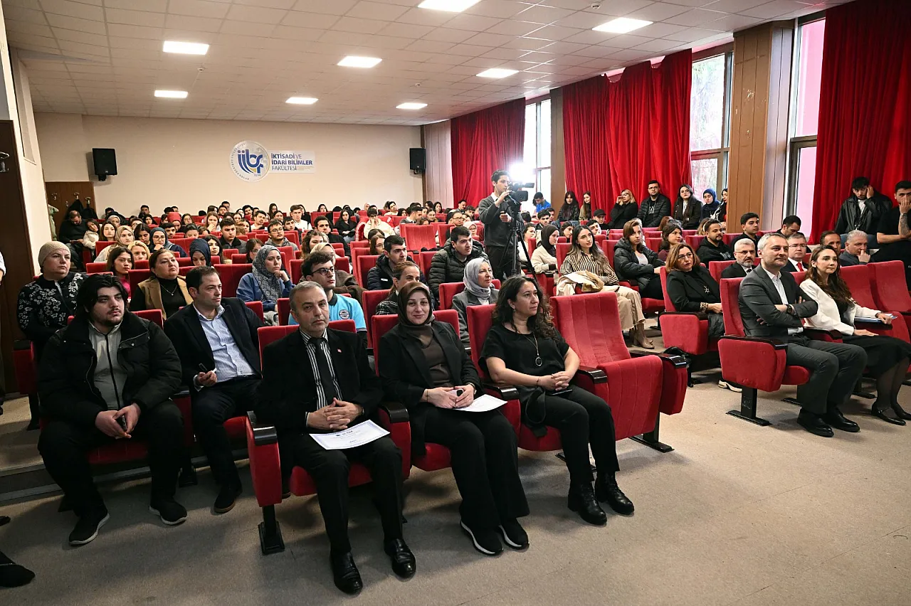 Mezunlar, Öğrencilerle Buluştu… Kariyer İçin Fırsatlar Tartışıldı