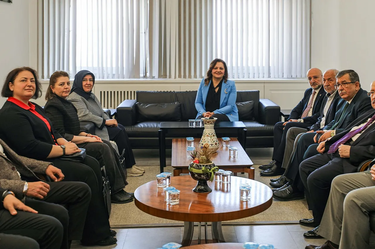 AK Parti Heyeti, Belediye Başkanı Köksal'ı Ziyaret Etti