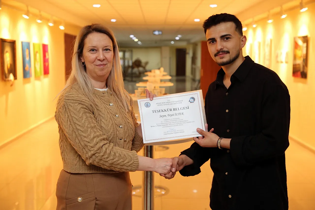 AKÜ'de Yeni Nesil Sergi Deneyimi, QR Kodlar Anlatıyor!
