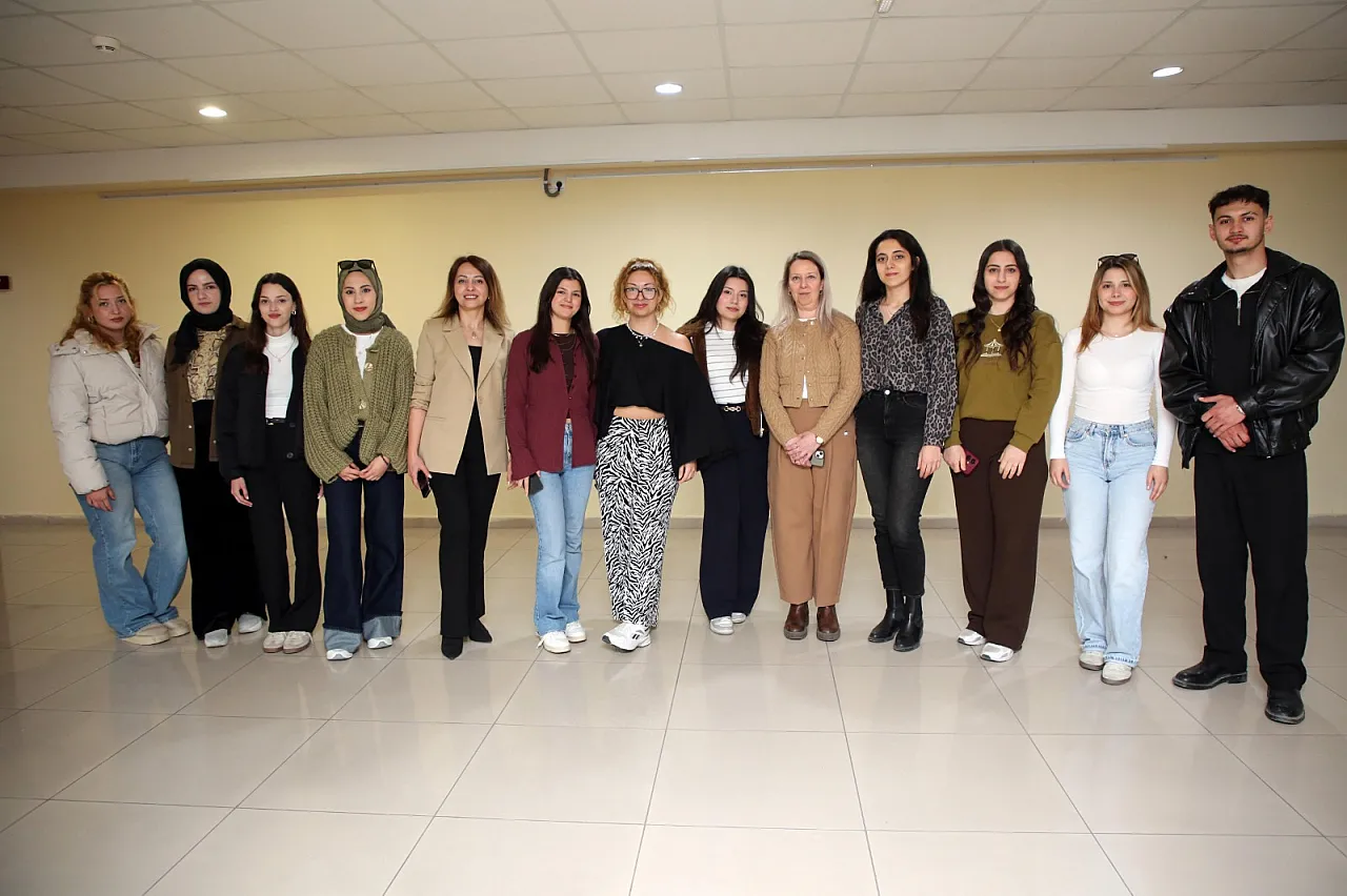 AKÜ'de Yeni Nesil Sergi Deneyimi, QR Kodlar Anlatıyor!