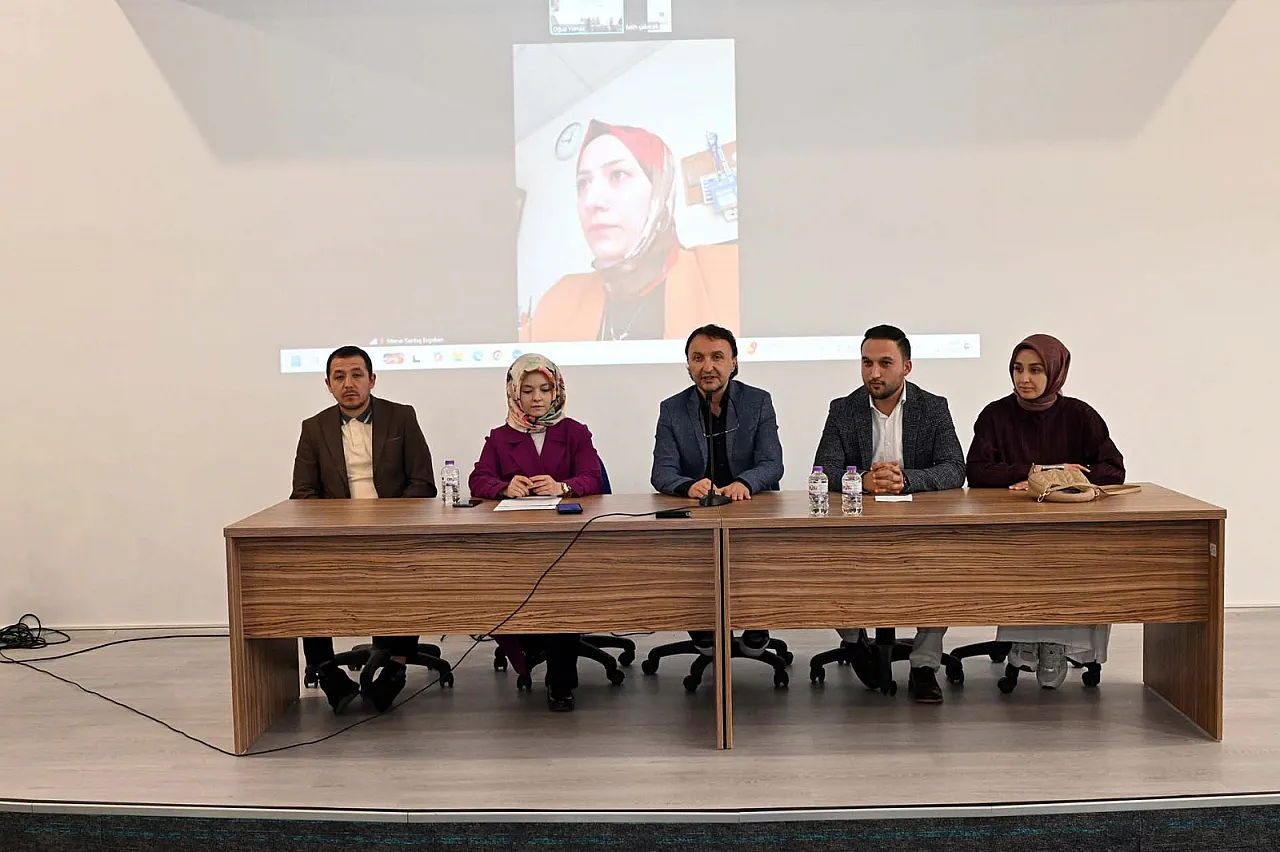 AKÜ İlahiyat Mezunları Öğrencilere Altın Tavsiyelerde Bulundu