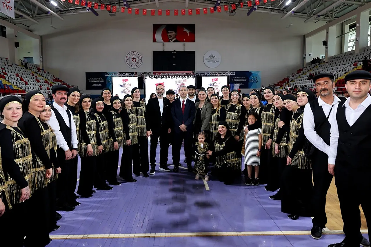 'Geleceğimiz Ve Ümidimiz Gençlikte Saklı'