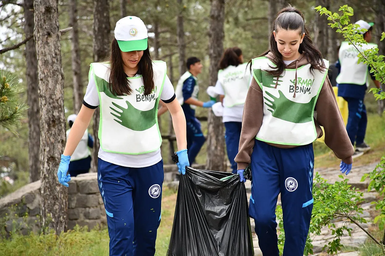 Gençler, Ormanları Korumak İçin Mesaide