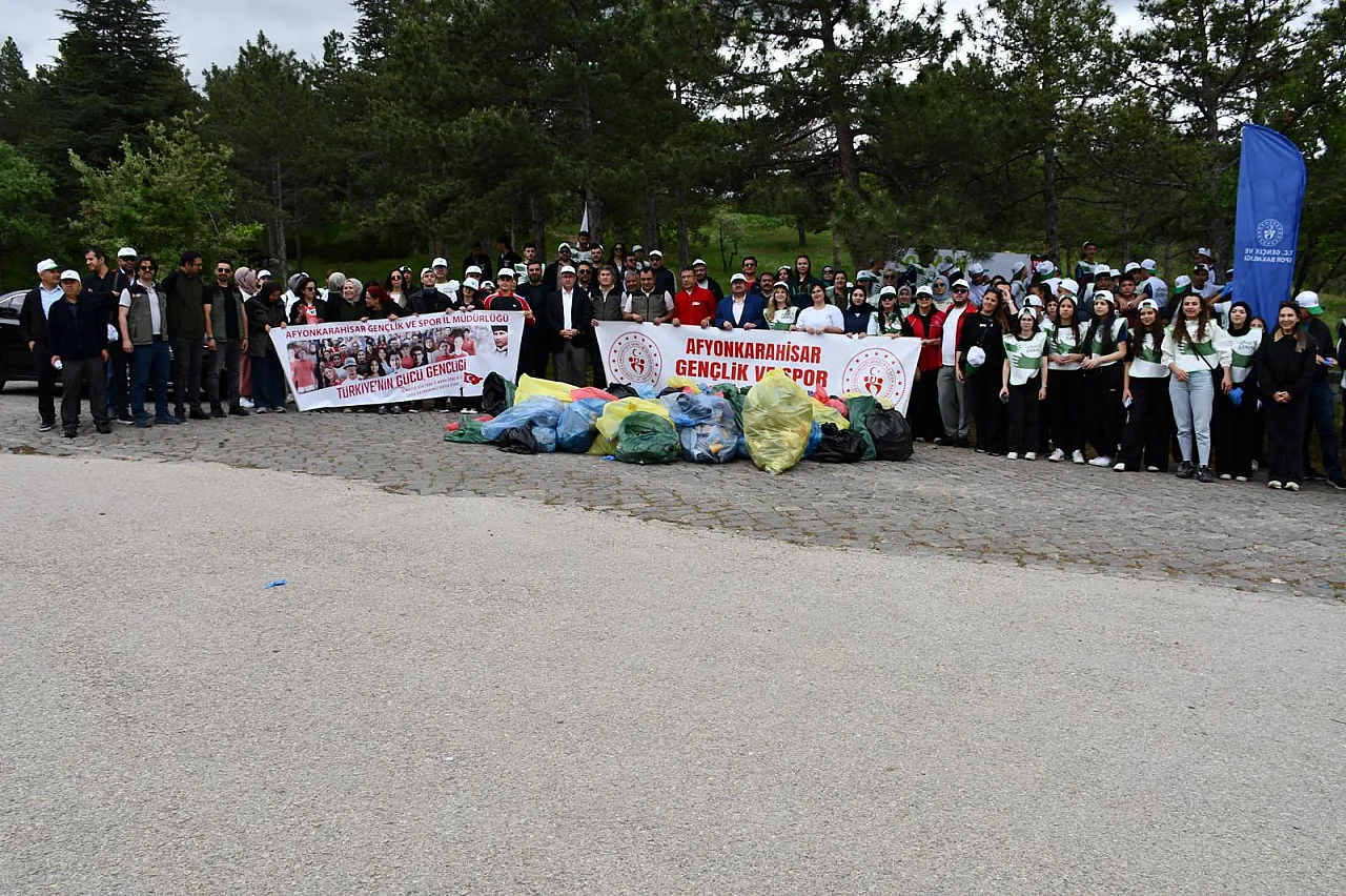 Gençler, Ormanları Korumak İçin Mesaide