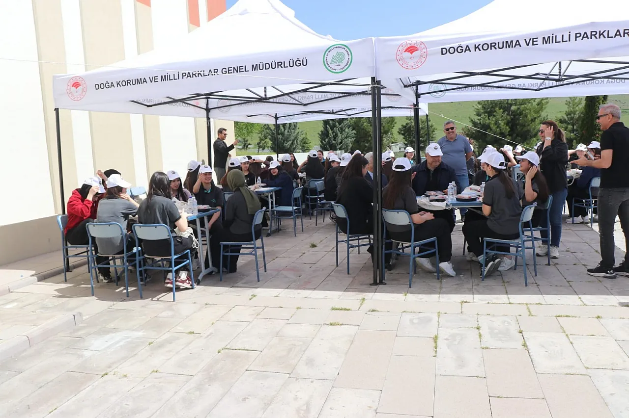 'Öğrencilerimizi Milli Bilinç Ve Tarih Şuuru İle Donatacağız'