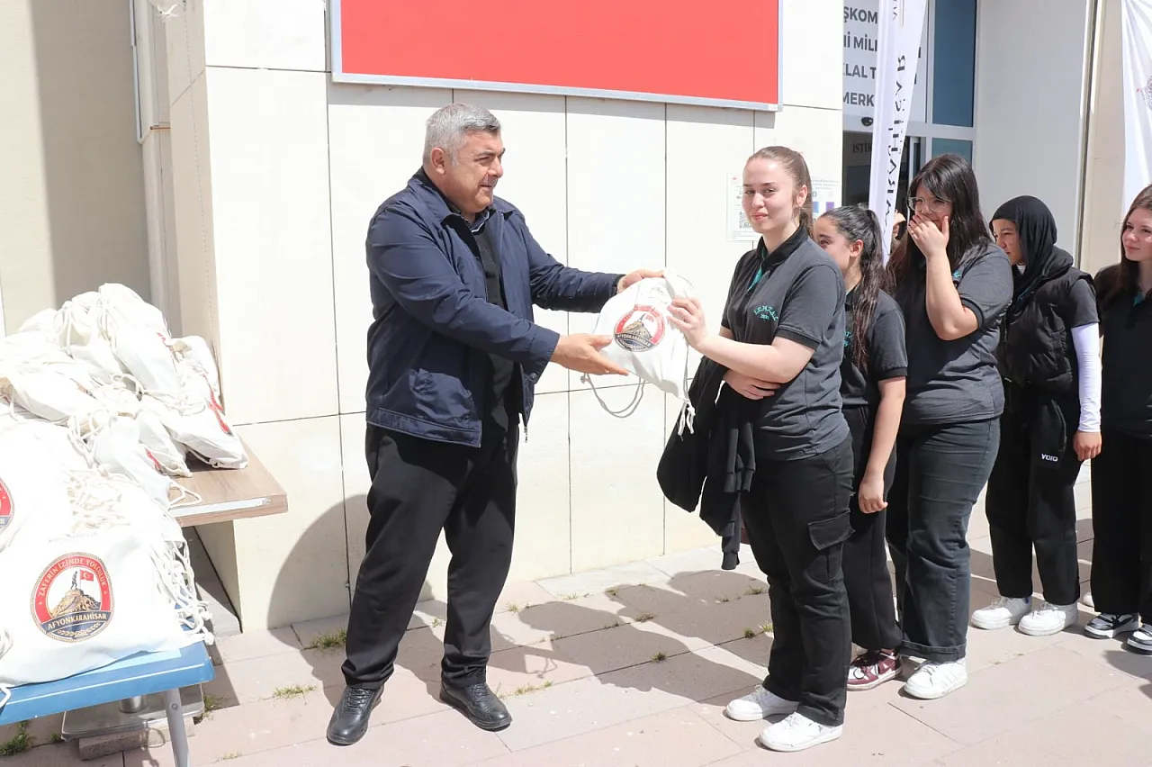 'Öğrencilerimizi Milli Bilinç Ve Tarih Şuuru İle Donatacağız'