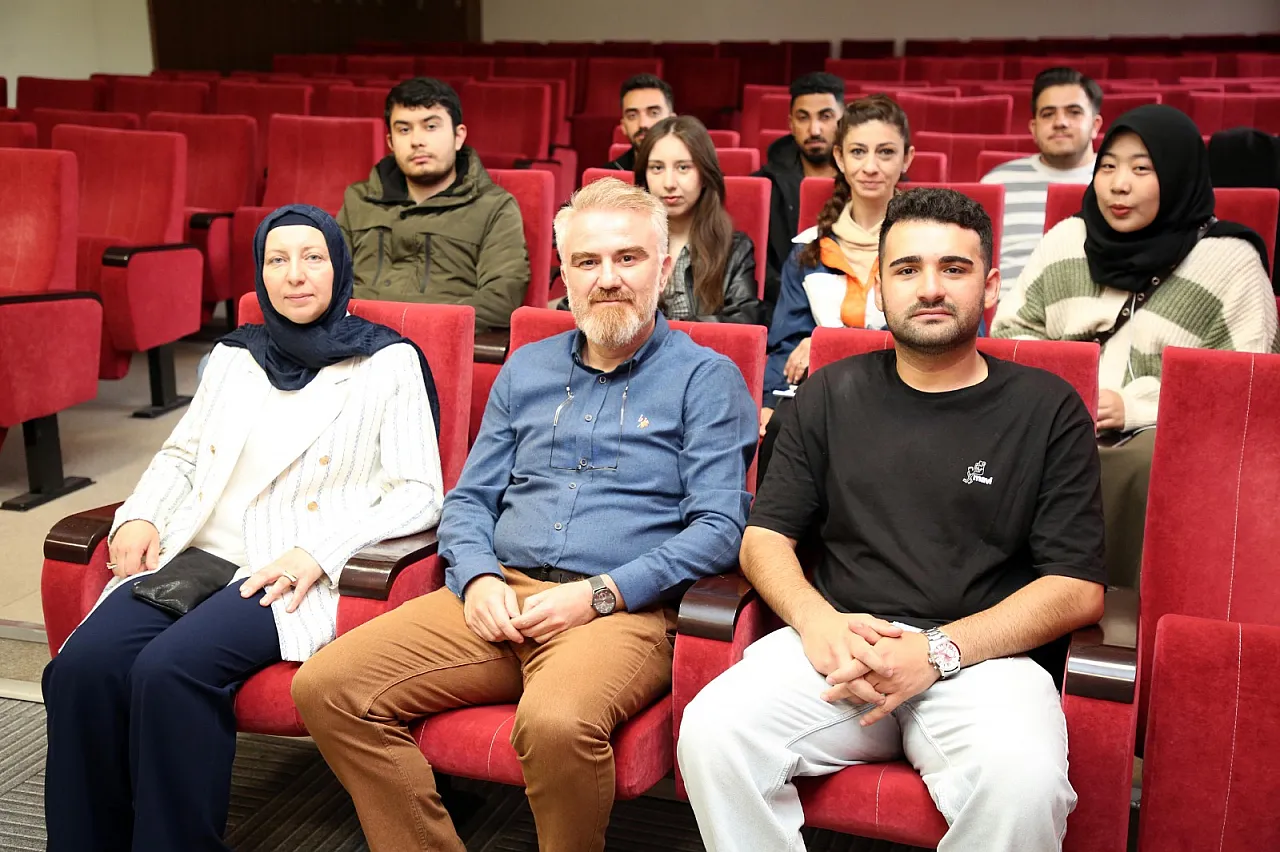 'Üniversite–Sektör Etkileşimi Kariyer Geçişini Kolaylaştırıyor'