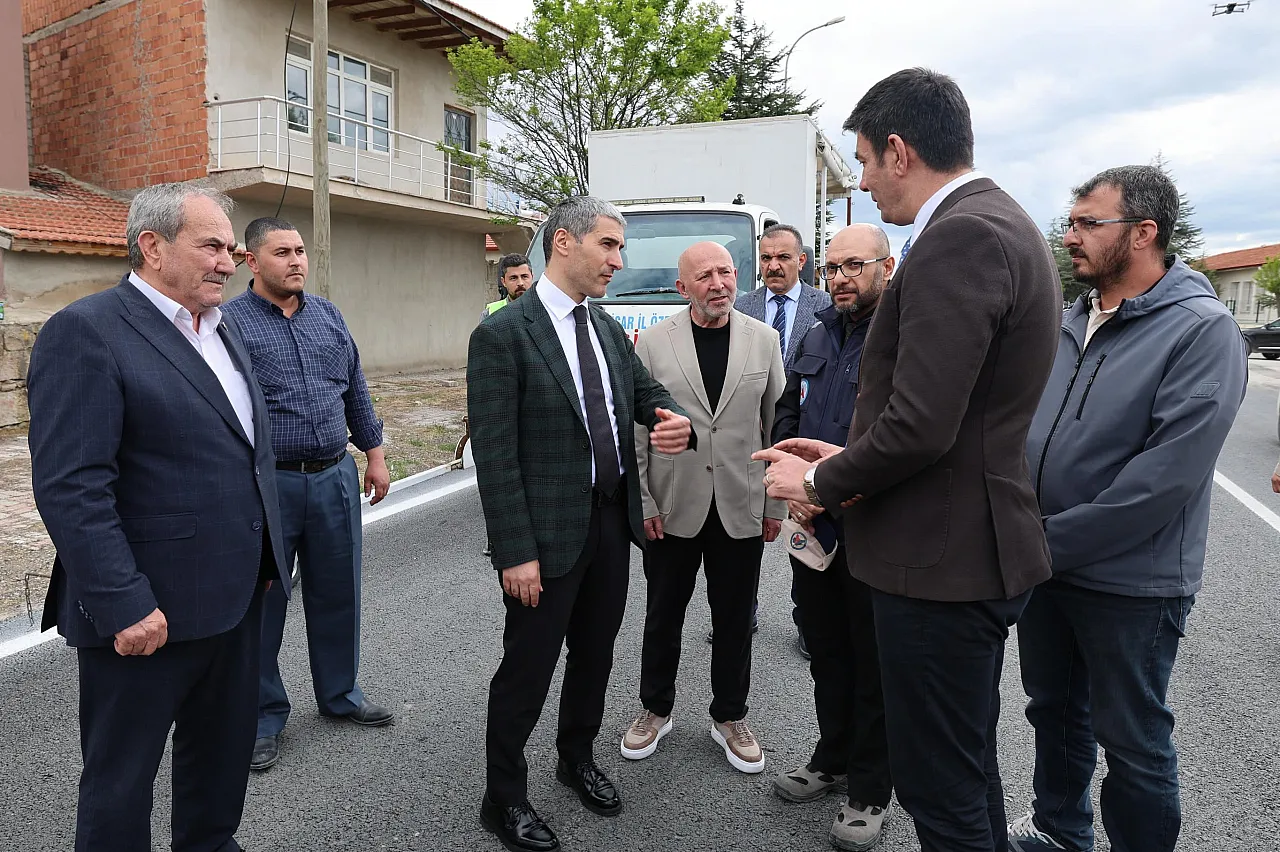 Vali Aktaş, Çevreci Asfalt Serimini İnceledi