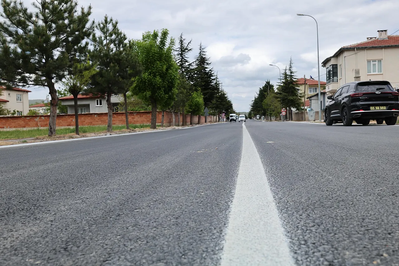 Vali Aktaş, Çevreci Asfalt Serimini İnceledi