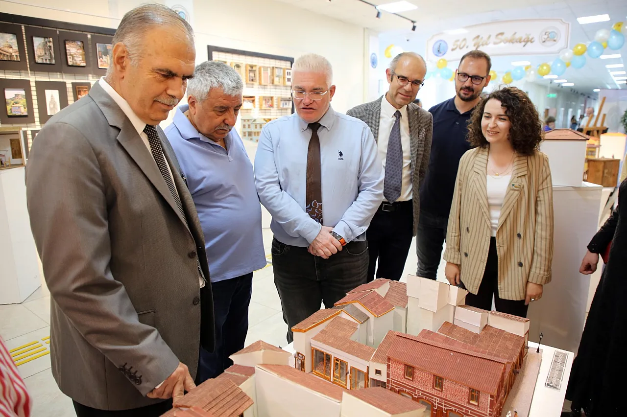 Bu Sokakta Bir Tarih Yatıyor