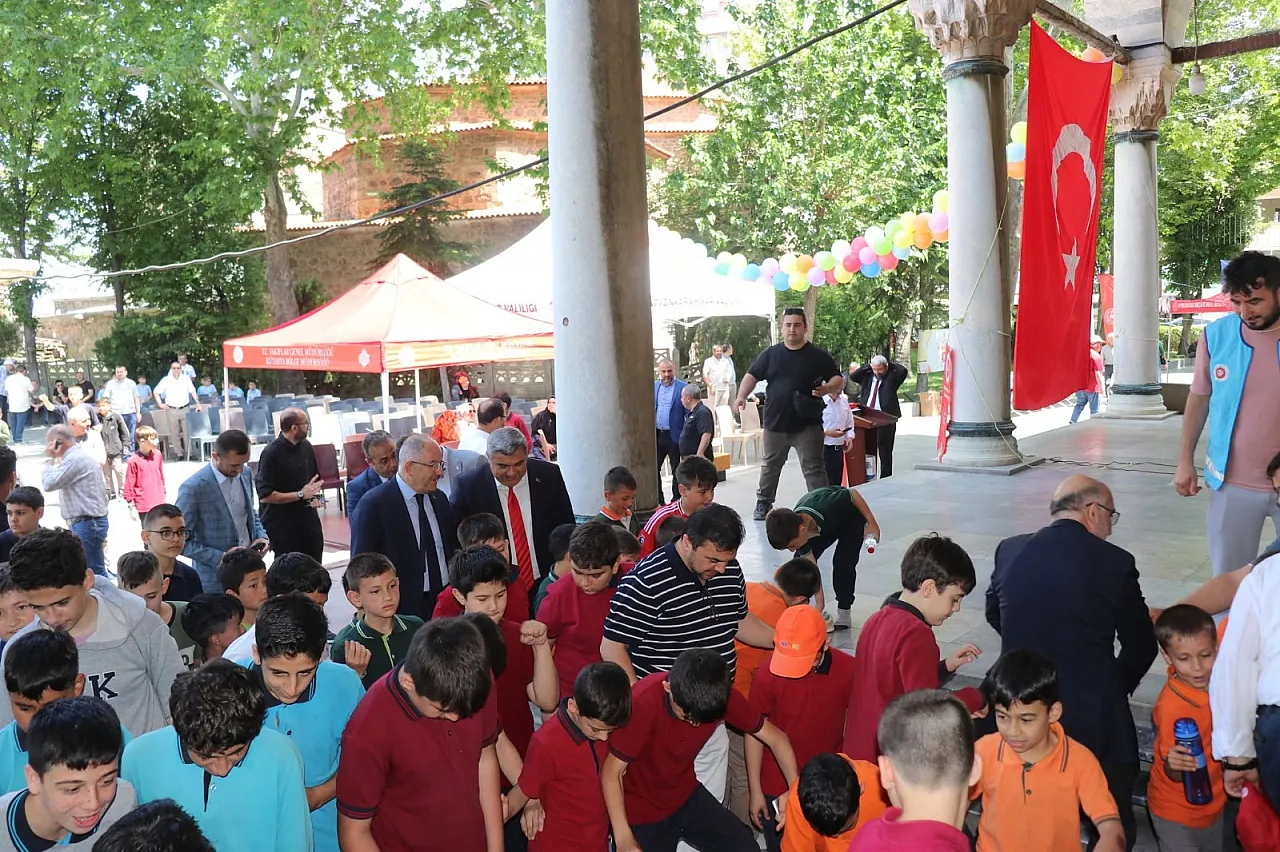 Camiler Çocuk Sesleriyle Şenlendi