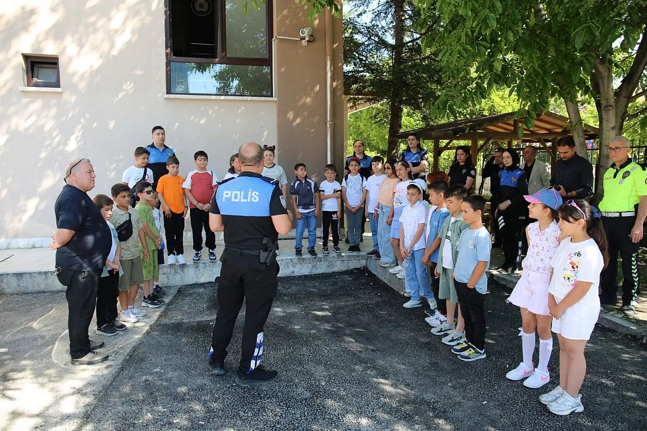 İlkokul Öğrencilerine Polislik Hizmetleri Tanıtıldı