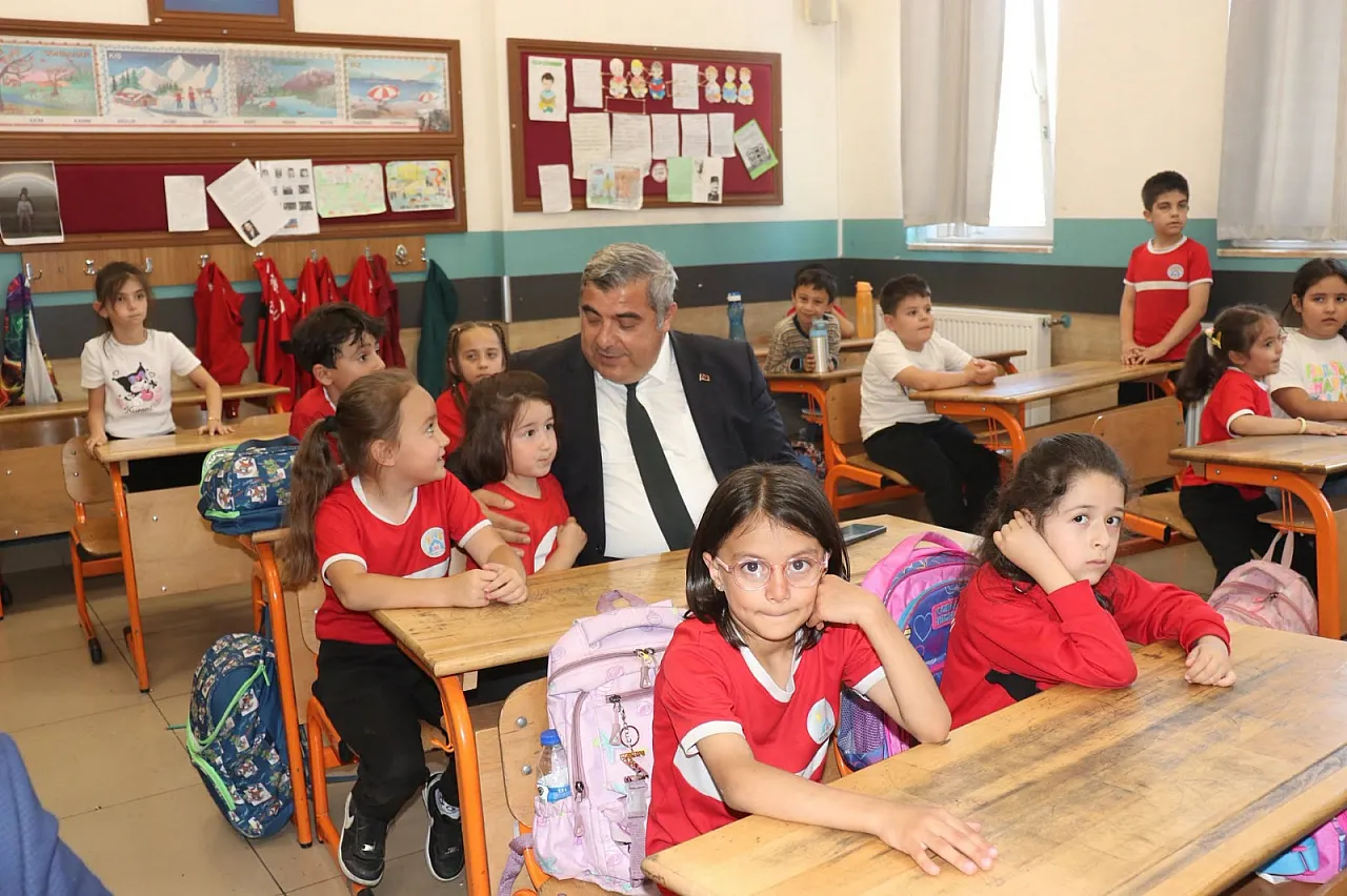 Müdür Sünnetci'den Hoca Ahmet Yesevi İlkokulu'na Özel Teşekkür