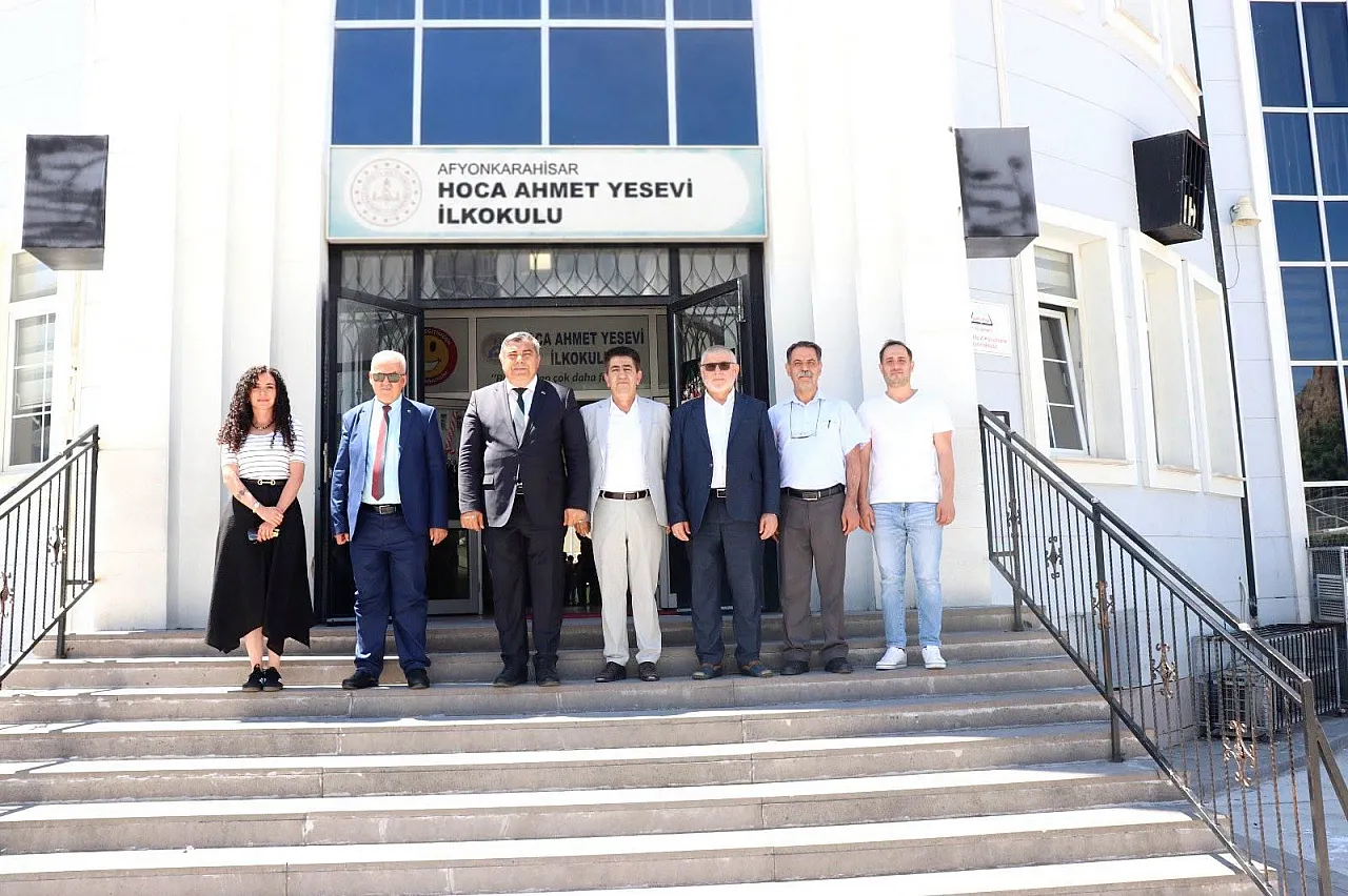 Müdür Sünnetci'den Hoca Ahmet Yesevi İlkokulu'na Özel Teşekkür