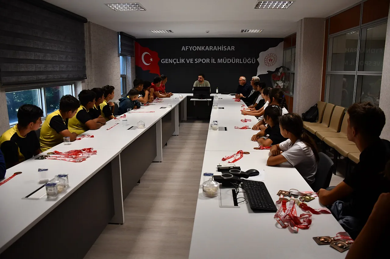 Şampiyonlardan Gençlik Spor Müdürlüğüne Ziyaret