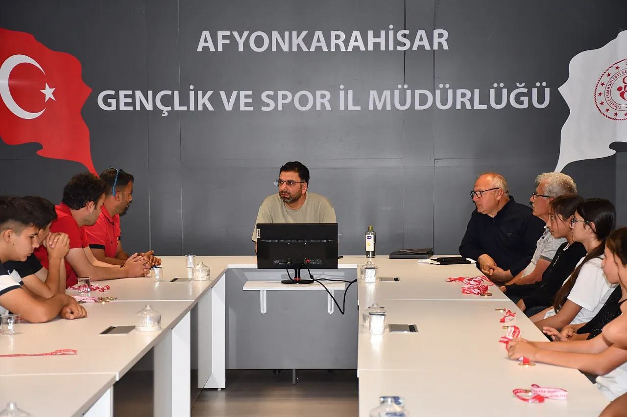 Şampiyonlardan Gençlik Spor Müdürlüğüne Ziyaret