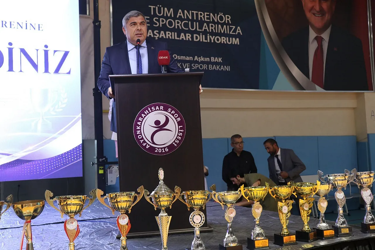 'Spor Sorumluluk Ve Takım Ruhu Kazandıran Bir Eğitim Aracıdır'