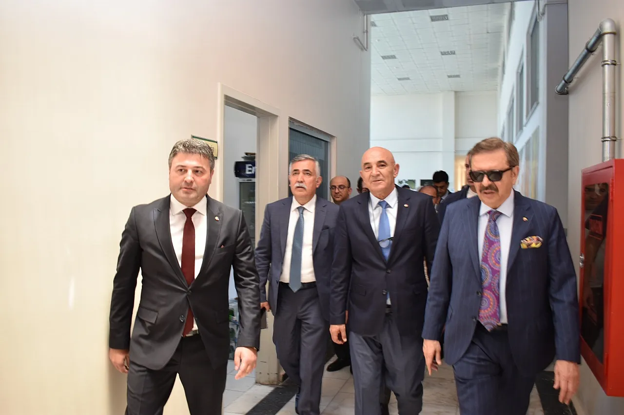 TOBB Başkanı Hisarcıklıoğlu, ATB Başkanı Mühsürler'i Tebrik Etti