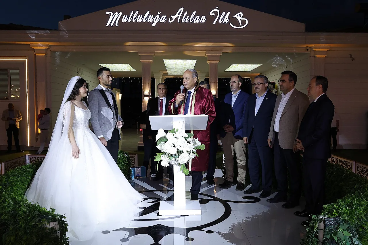 Ulusoy ve Özkara Ailelerinin Mutlu Günü