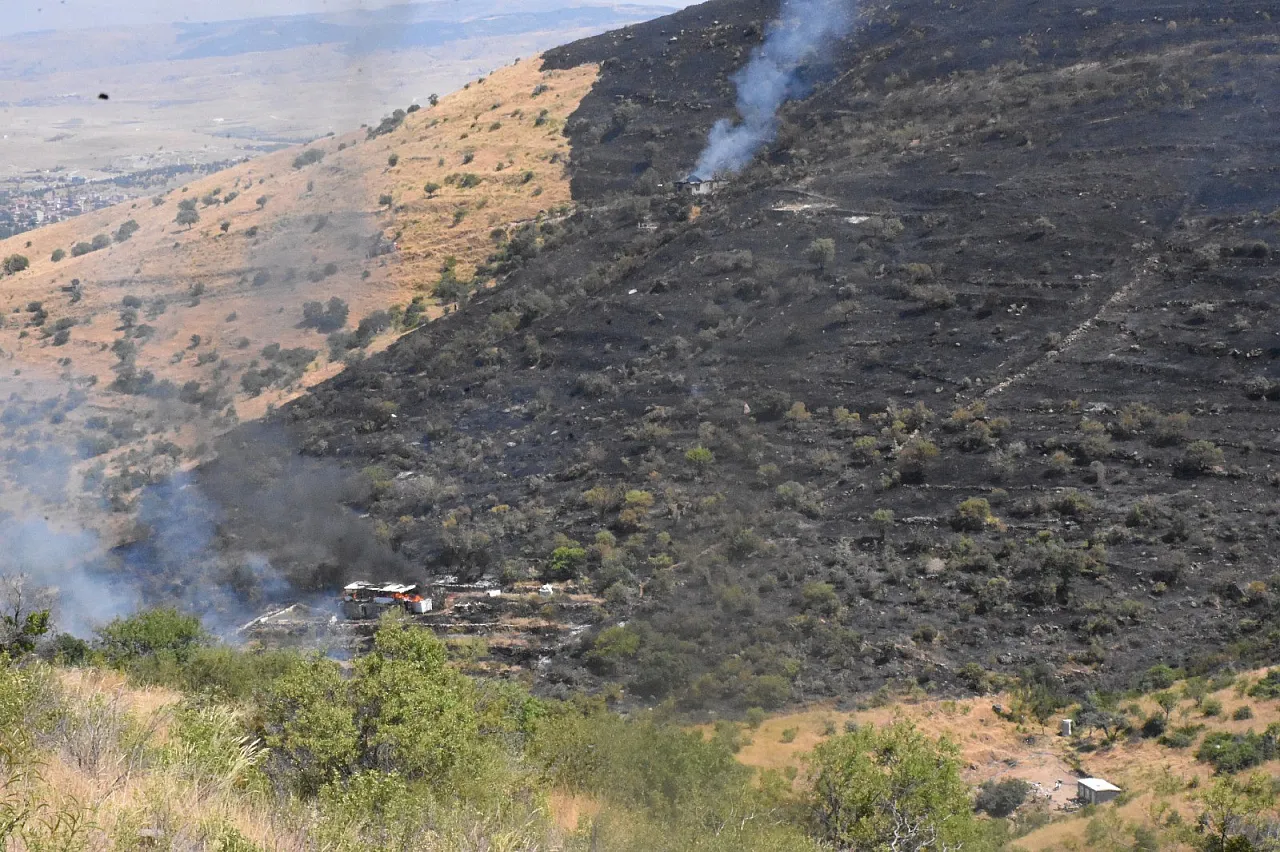 Afyon'da Yangın Bağ Evlerine Sıçradı