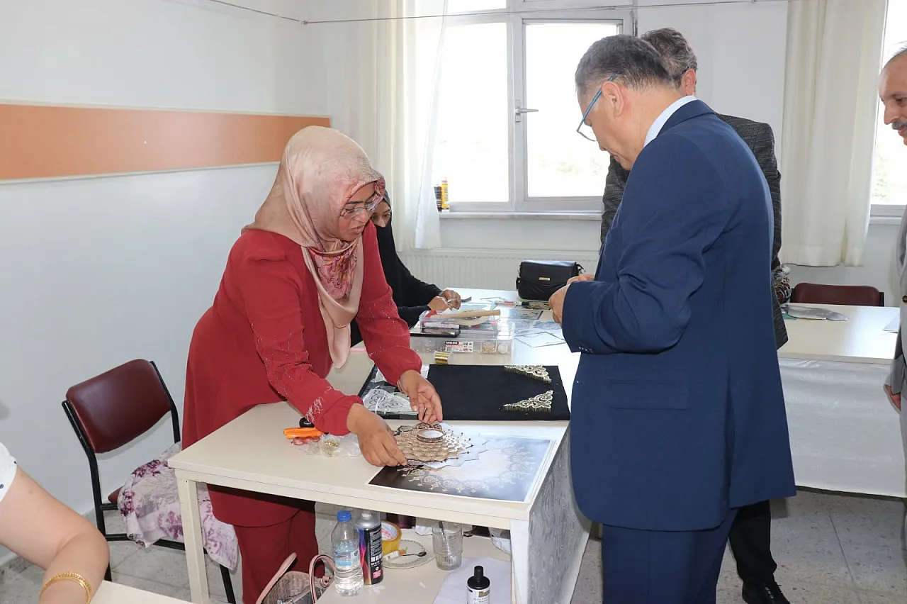 Hayat Boyu Öğrenme Kurumları Bireyleri Hayata Kazandırıyor
