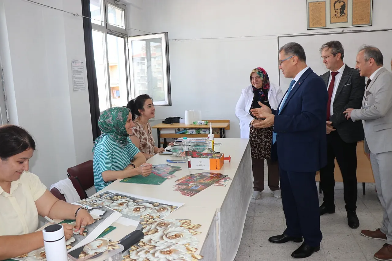 Hayat Boyu Öğrenme Kurumları Bireyleri Hayata Kazandırıyor