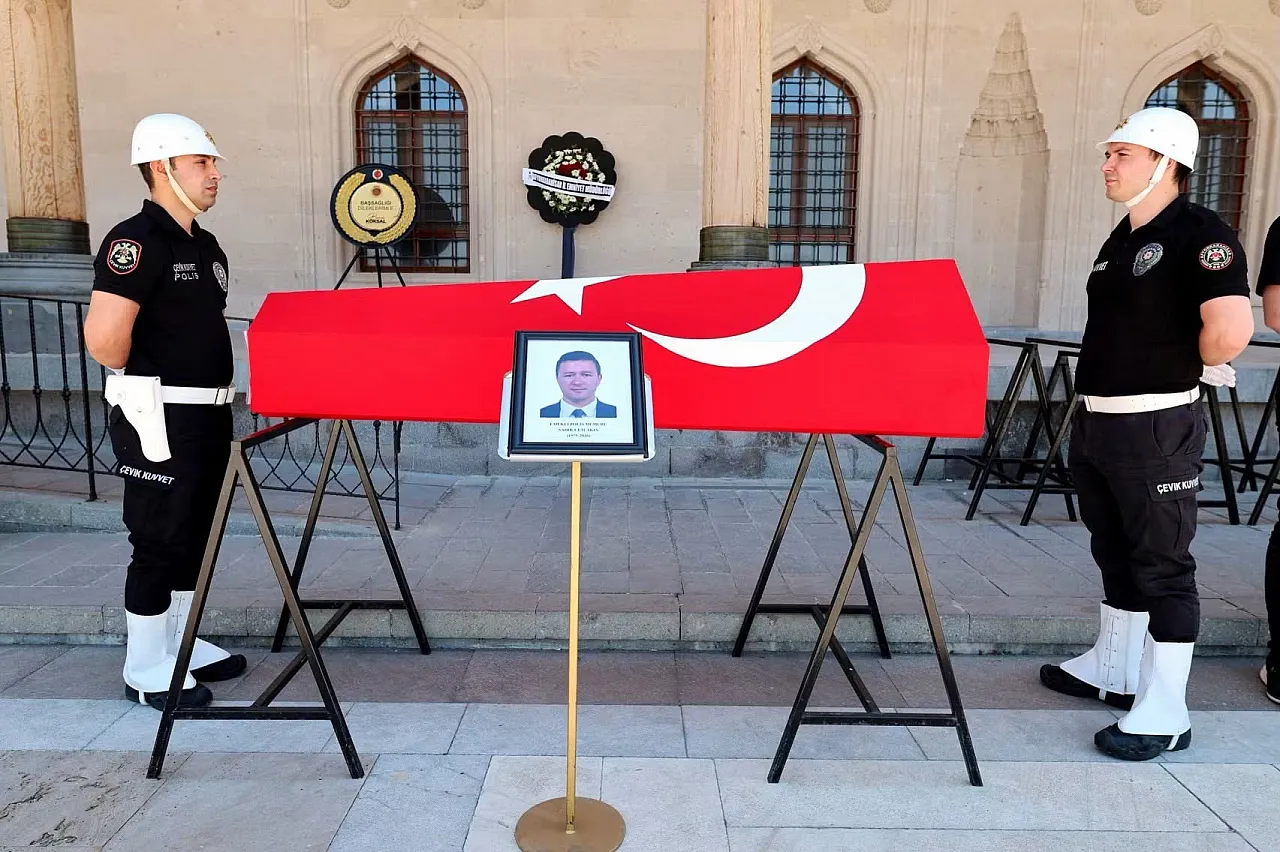 Kansere Yenik Düşen Polis Memuru Sonsuzluğa Uğurlandı