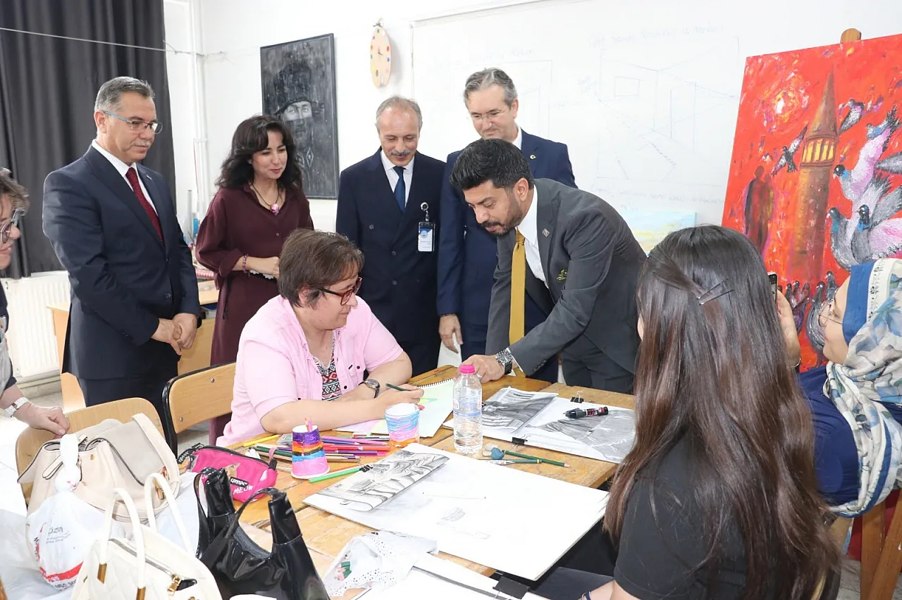 Topoğlu: HEM Her Yaştan Vatandaşa Öğrenme Fırsatı Sunuyor