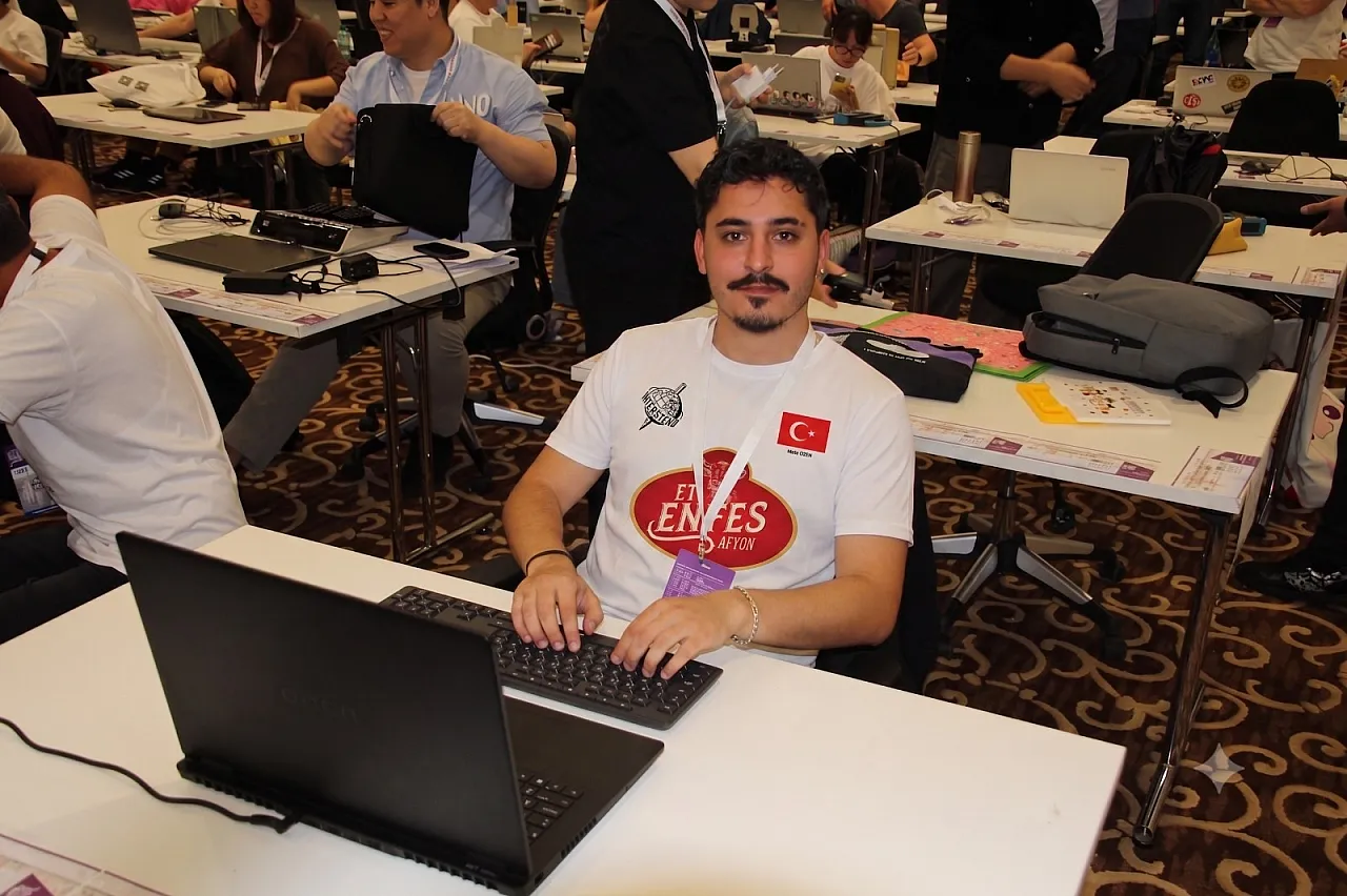 Türk Milli Klavye Takımı İngiltere'de Dünya Şampiyonu Oldu!