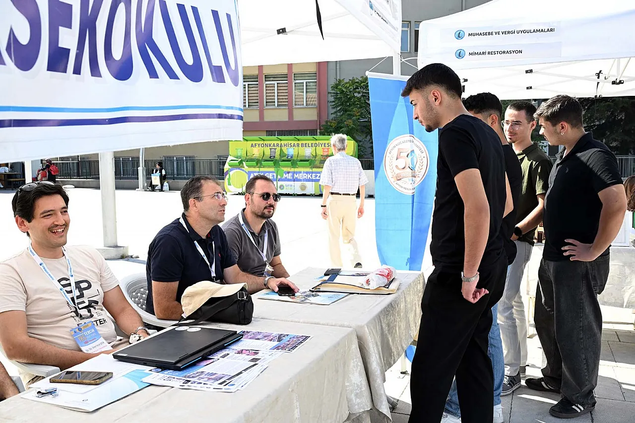 Üniversite Tercihi Yapacaklar Dikkat! AKÜ ve AFSÜ'den Adaylara Kritik Mesajlar