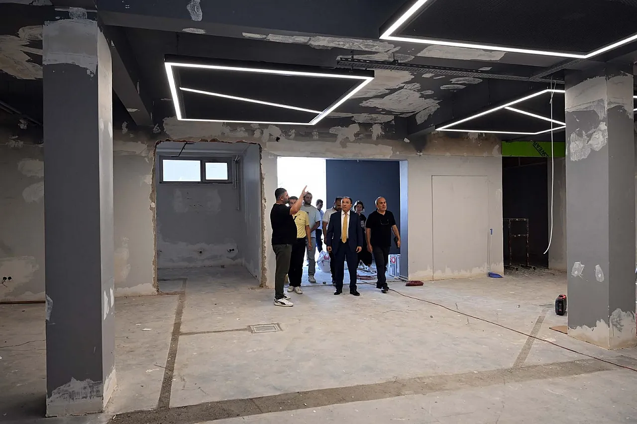 AKÜ'de Dev Yatırımlar: Hukuk Fakültesine Yeni Bina, Milli Teknoloji Atölyesi Yenileniyor