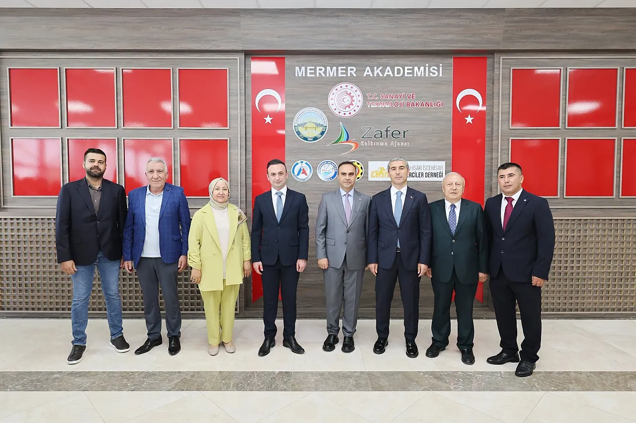 Bakan Kacır, Mermerin Merkezinde