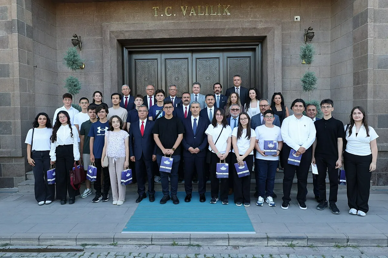Başarılı Öğrencilere Vali Motivasyonu