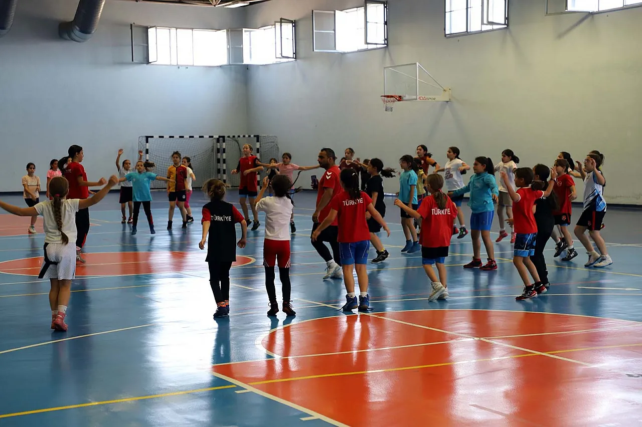 Yeterli Beslenme Gelişim Ve Performans Yüksekliği İçin Zorunlu