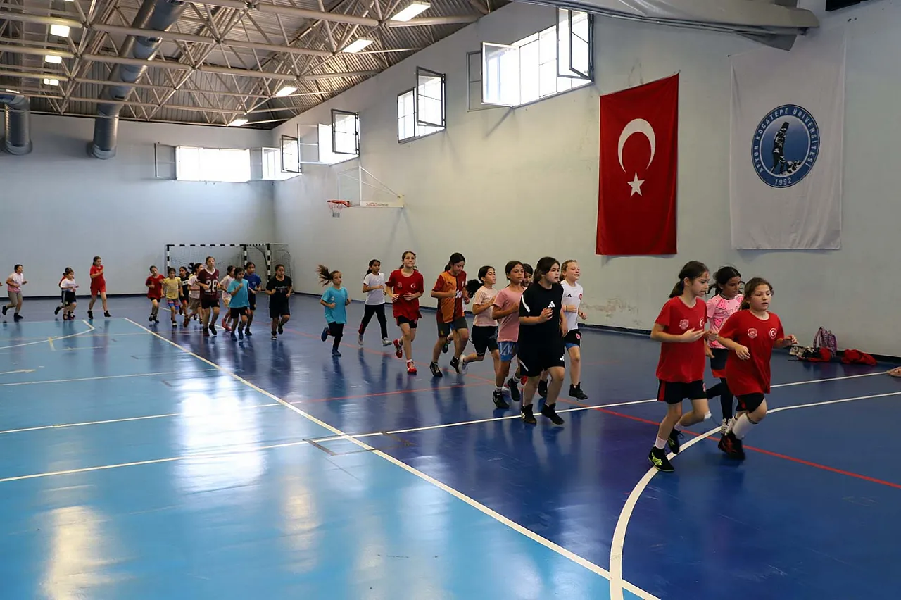 Yeterli Beslenme Gelişim Ve Performans Yüksekliği İçin Zorunlu